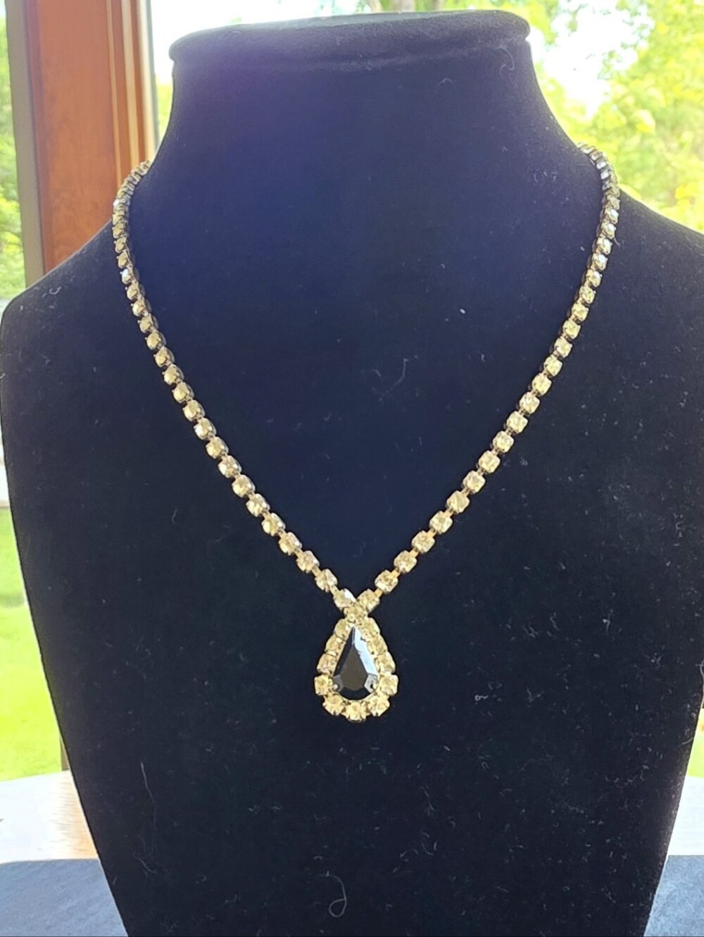 🔥TRIO Vintage Rhinestone Teardrop Onyx-like Necklace with 2 Sets of Earrings